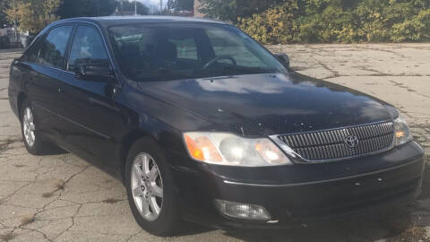 2000 Toyota Avalon for sale at Square Business Automotive in Milwaukee WI