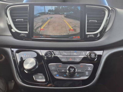 2025 Chrysler Voyager LX