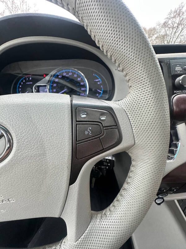 2012 Toyota Sienna XLE 8-Passenger