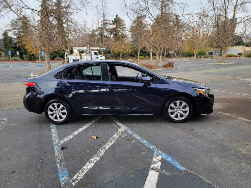 2023 Toyota Corolla LE photo 3