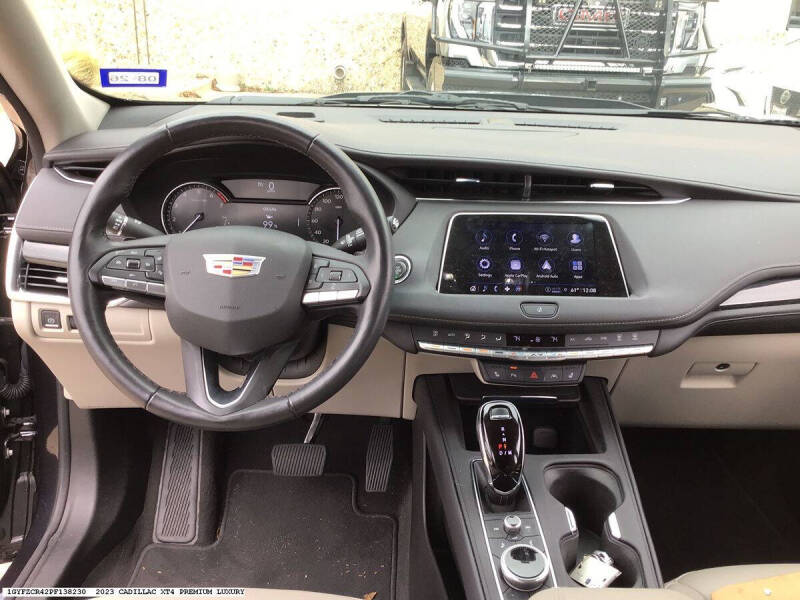 2023 Cadillac XT4 Premium Luxury