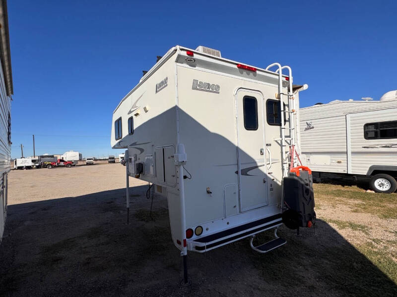 2006 Lance Camper 851