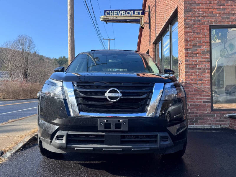 2024 Nissan Pathfinder SV's photo