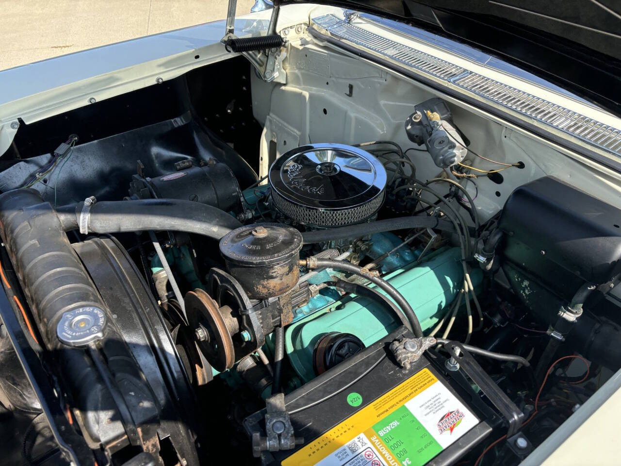 1957 Pontiac Bonneville 32