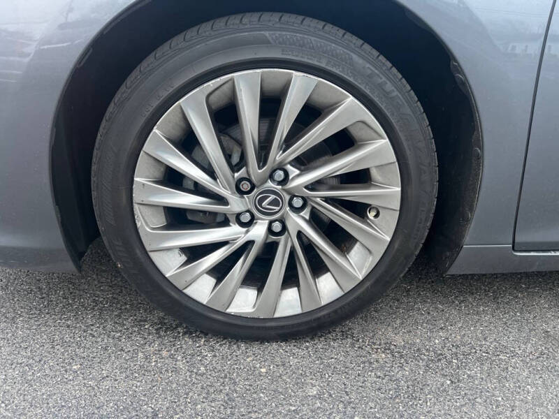 2019 Lexus ES 300h