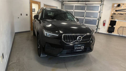 2025 Volvo XC40 B5 Core Bright Theme