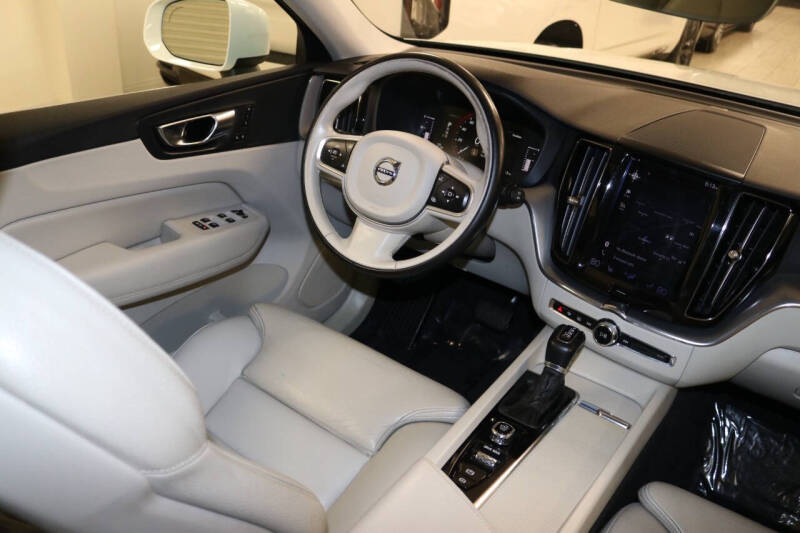 2019 Volvo XC60 T5 Momentum