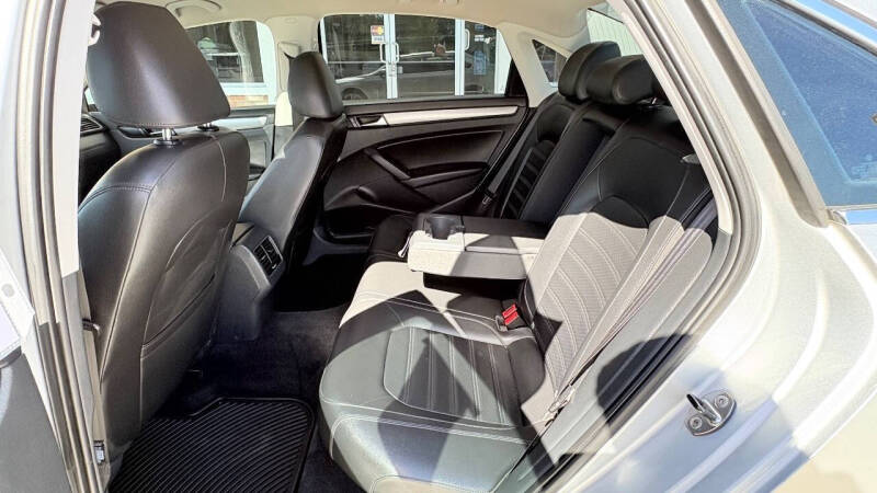 2015 Volkswagen Passat 1.8T SE