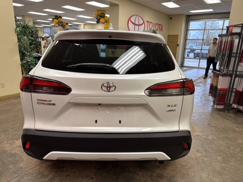2024 Toyota Corolla Cross XLE