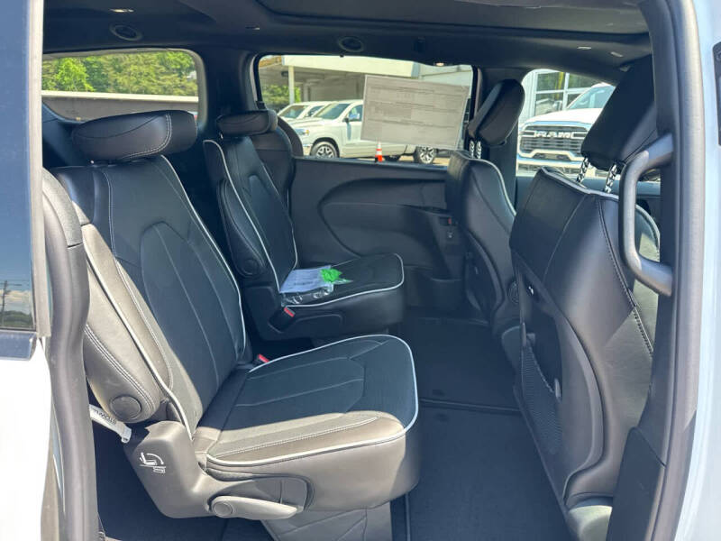 2027 Chrysler Pacifica Limited