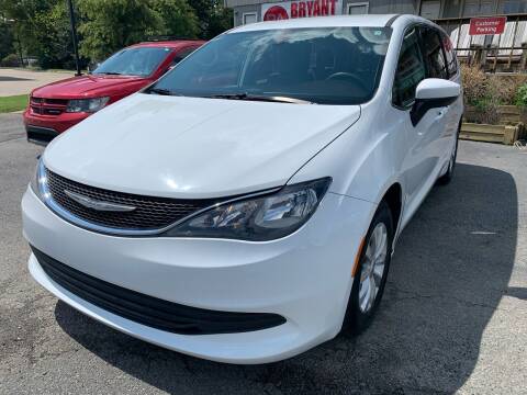 2017 Chrysler Pacifica for sale at BRYANT AUTO SALES in Bryant AR