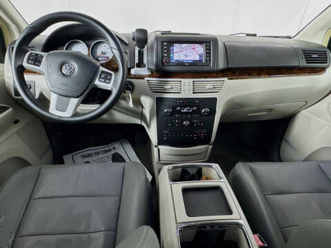 2011 Volkswagen Routan SEL Premium