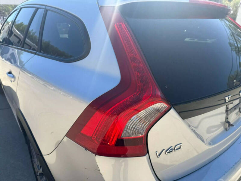 2018 Volvo V60 Cross Country T5 Platinum
