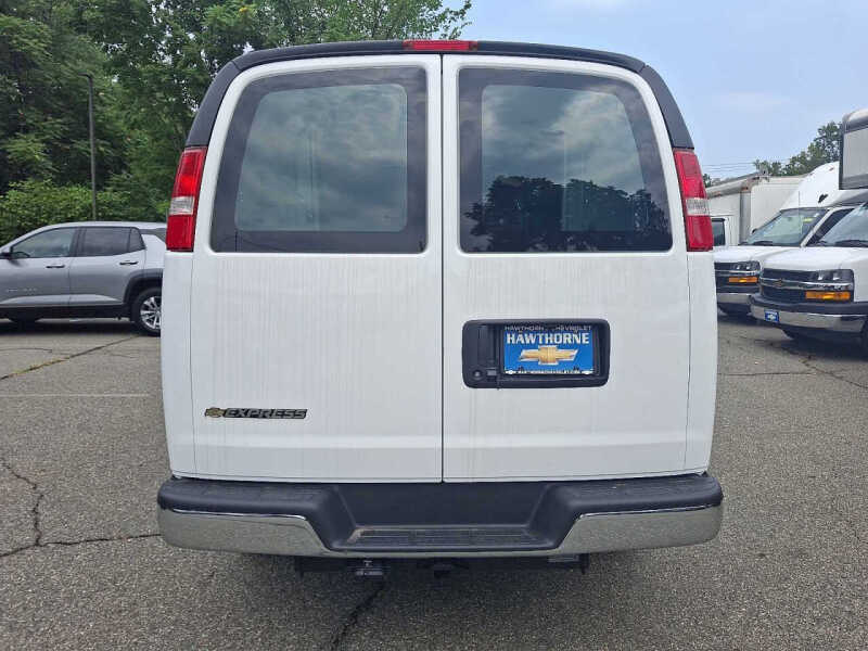 2025 Chevrolet Express 2500