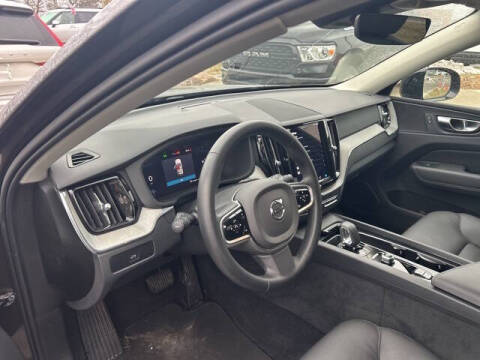 2025 Volvo XC60 B5 Plus Dark Theme