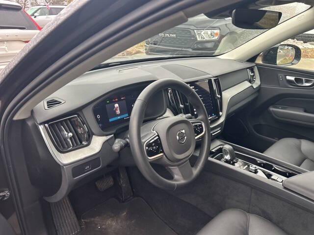 2025 Volvo XC60 B5 Plus Dark Theme