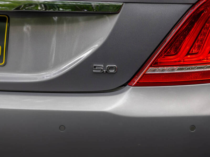 2018 Genesis G90