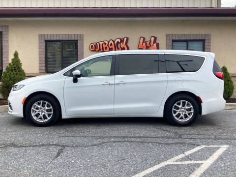 2023 Chrysler Pacifica Touring L