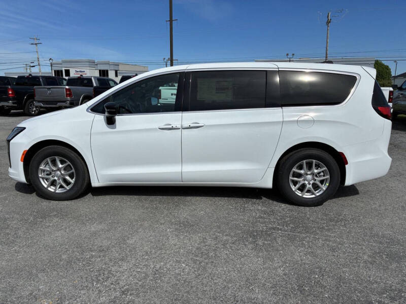 2027 Chrysler Pacifica Select