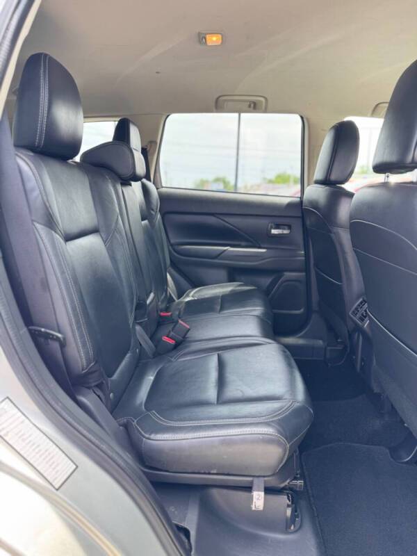 2020 Mitsubishi Outlander SE
