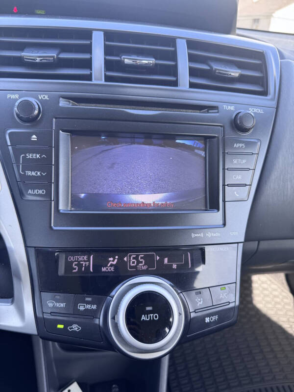 2013 Toyota Prius v Five