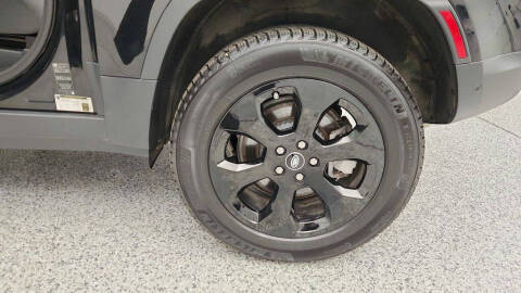 2023 Land Rover Defender 90 SE