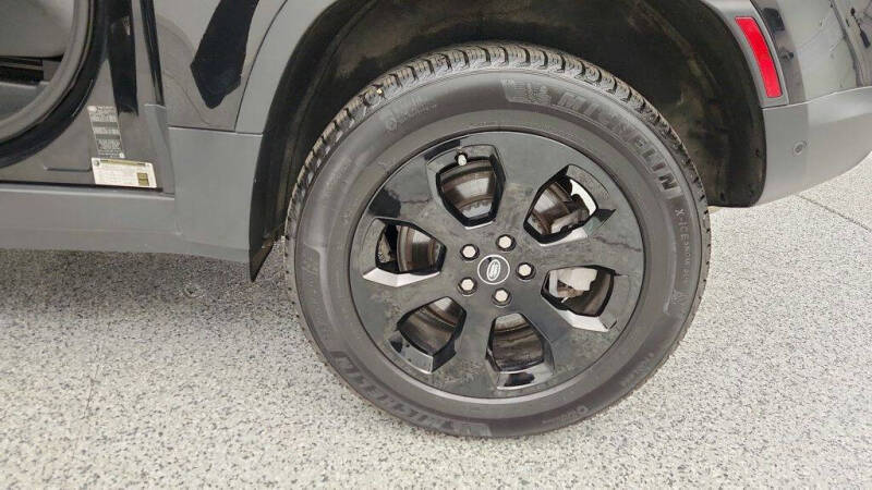 2023 Land Rover Defender 90 SE