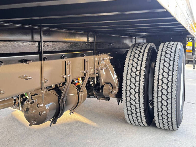 2018 Freightliner M2 106