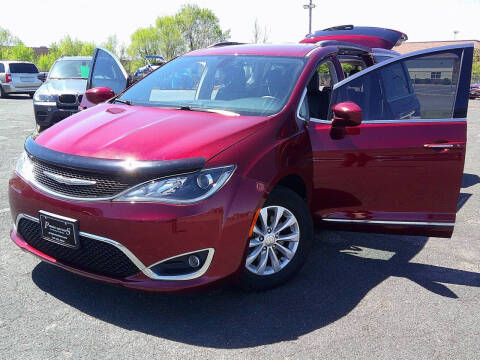 2017 Chrysler Pacifica Touring-L