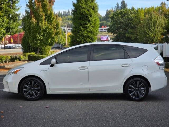 2013 Toyota Prius v Five