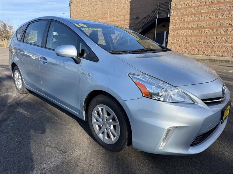 2014 Toyota Prius v Two