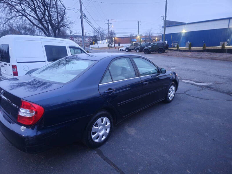 2004 Toyota Camry LE photo 6