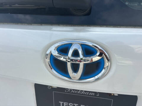 2014 Toyota Prius v Five