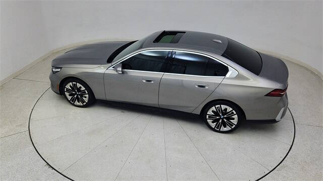 2025 BMW 5 Series 530i xDrive