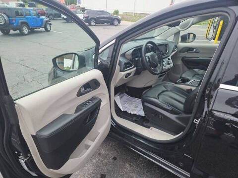 2023 Chrysler Pacifica Plug-In Hybrid Touring L
