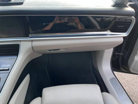 2017 Porsche Panamera