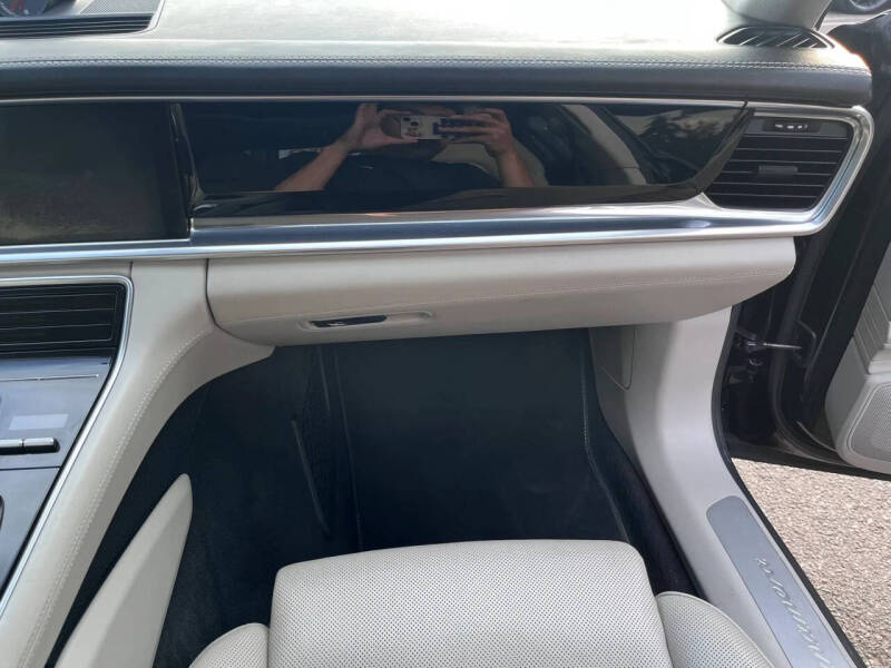 2017 Porsche Panamera