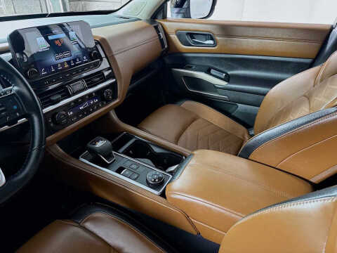 2023 Nissan Pathfinder Platinum