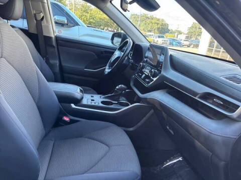 2024 Toyota Highlander LE