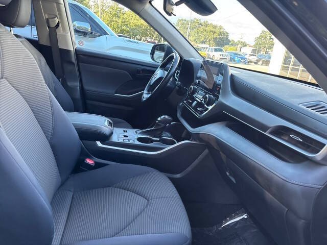 2024 Toyota Highlander LE