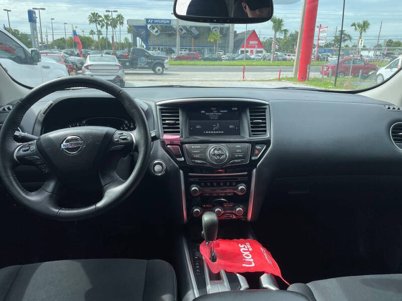 2020 Nissan Pathfinder SV