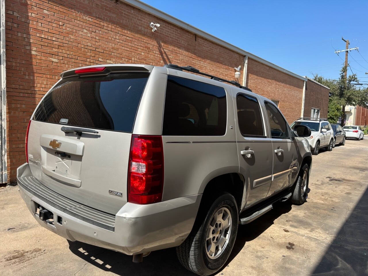 2007 Chevrolet Tahoe for sale at Sarenco Auto Inc in Dallas, TX