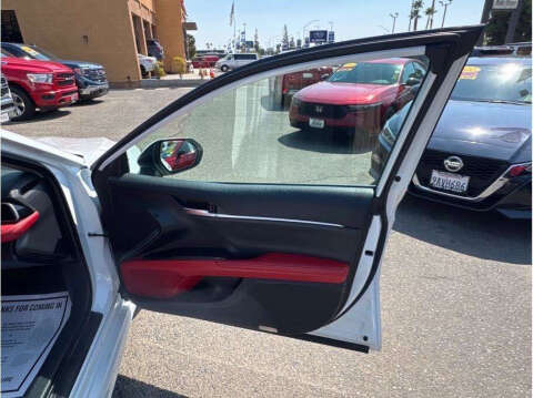 2022 Toyota Camry Hybrid XSE