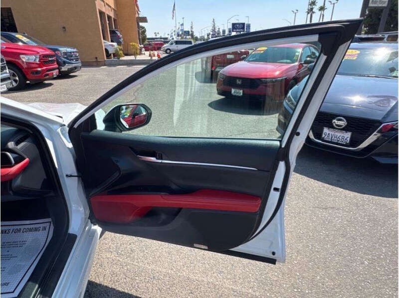 2022 Toyota Camry Hybrid XSE