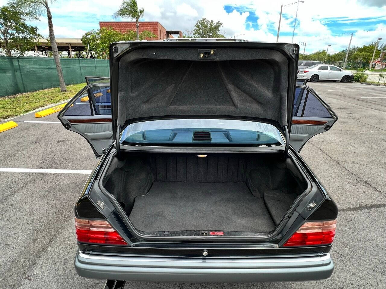 1994 Mercedes-Benz E-Class  - $12,900