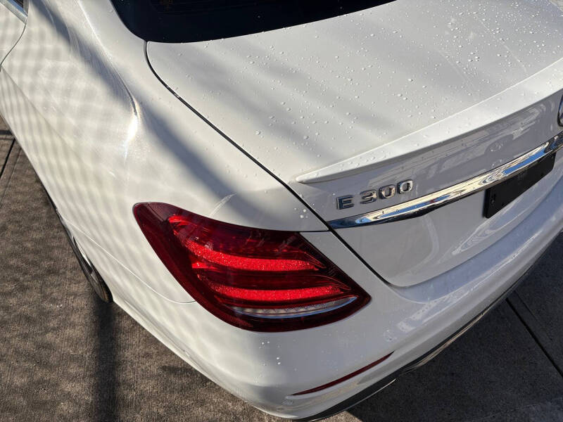 2017 Mercedes-Benz E-Class E300 photo 29