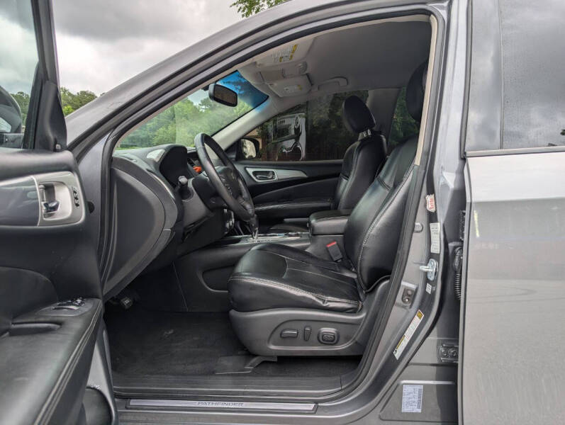 2019 Nissan Pathfinder SL