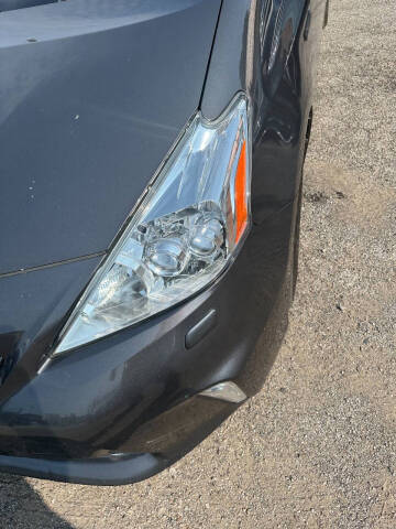 2014 Toyota Prius v Five