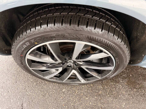 2020 Volvo XC90 T6 Momentum 6-Passenger