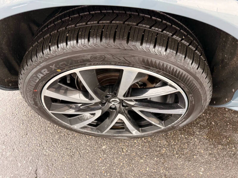 2020 Volvo XC90 T6 Momentum 6-Passenger